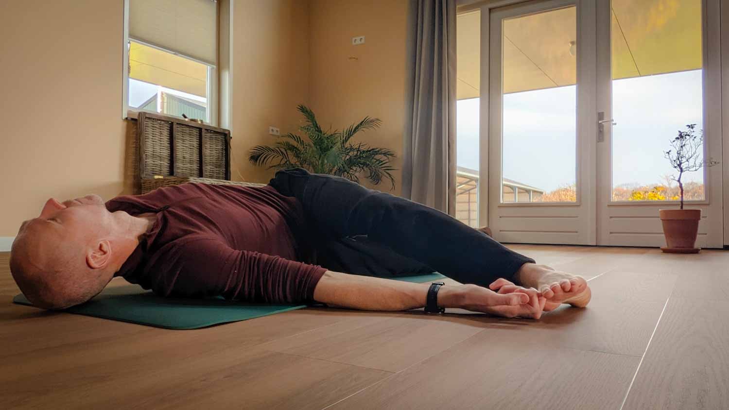 I got a quick Yin yoga practice in. Quick, because we have a day of travelling. In the Netherlands that means getting to the airport early, because there is a lack of security staff.