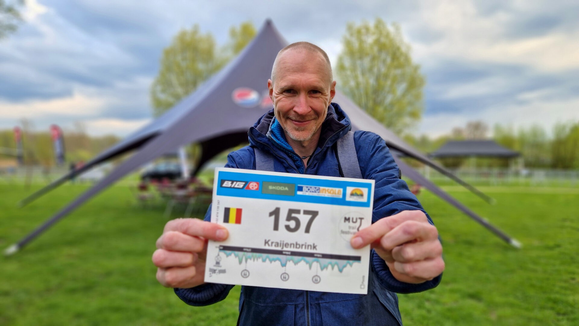 I am in Lierde, Belgium. I got my Bib number. Now I only need a race plan for the Mighty Marathon of tomorrow. A race plan and polenta. 