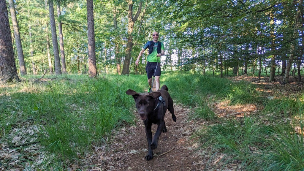 We’re out for a run. We are Sara, Bruni, my parents' dog and me. It’s our first run in the Netherlands after more than a month in Italy.