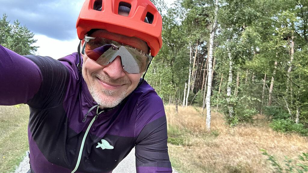 I'm out for my long run. There is just one little thing: I'm doing it on my bicycle. Running for a couple of hours is not an option yet. My right ankle is still not recovered after I tore my ankle ligaments in mid-May.
